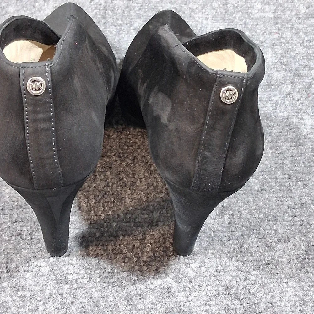 Michael Michael‎ Kors Black Suede V-Cut Platform Booties Pointed Toe Heels 8.5M